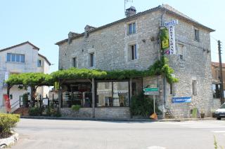 Logis Hotels- Auberge de la Tour - Hôtel et restaurant - Sauzet - 0