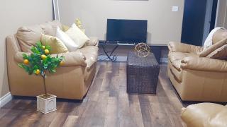 3 Beds/ 1 Bath Suite By 2 shopping Centres, Costco, Best Buy - 9
