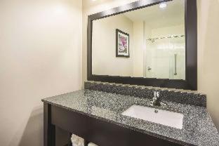 La Quinta Inn & Suites by Wyndham Clifton Park Saratoga Area 1749 Route 9 - Clifton Park - 4