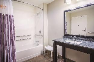 La Quinta Inn & Suites by Wyndham Clifton Park Saratoga Area 1749 Route 9 - Clifton Park - 2