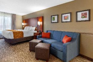 Comfort Suites - Oshkosh - 5