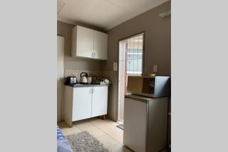 Cozy guest suite with private access - Roodepoort - 6