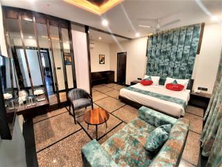 Suvin Residency with Rooftop Swimming Pool - Udaipur - 9