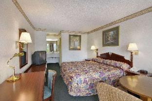Days Inn by Wyndham Cartersville - 9
