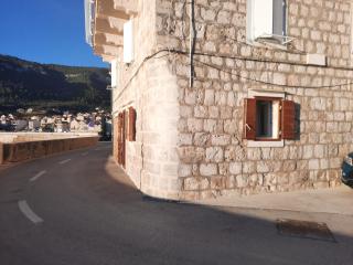 Apartments Beba- Apartment Lucica - Komiža - 0
