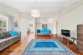 Blue Gate Cottage - Waikanae Beach Holiday Home - Waikanae - 7