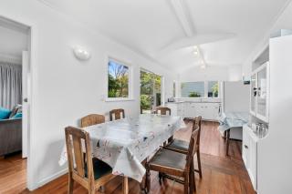 Blue Gate Cottage - Waikanae Beach Holiday Home - Waikanae - 5
