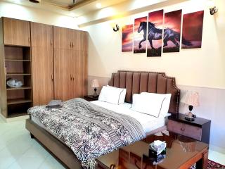 Luxurious Landing Apartments & Suites Bahria Town - 3