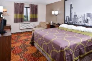 Super 8 by Wyndham Romeoville Bolingbrook - Romeoville - 4