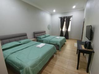 Faris's Homestay & Resort - Pasir Puteh - 4