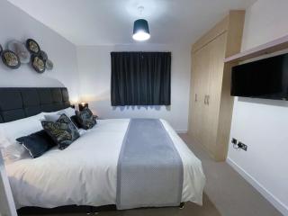 Station Side Penthouse - 6