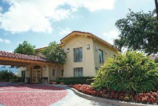 Baymont by Wyndham Houston La Porte - 2