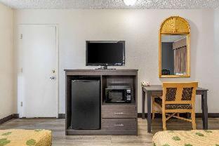 Econo Lodge On Historic Route 66 - 8