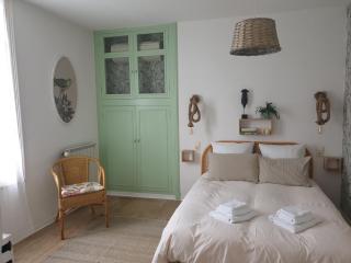 Chambres d'Hôtes et Gîtes- L'Abri sous Roche - 1