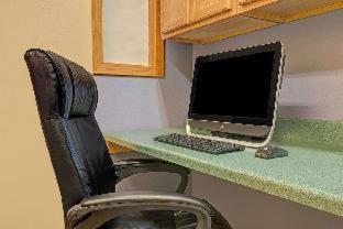 Days Inn by Wyndham Laramie - 4