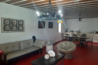 Casa 5 quartos, ampla, a 100 metros da praia. Amigos e família são bem vindos a essa casa. Venha viver momentos inesquecíveis aqui. - Guarapari - 4