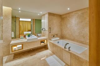 Holiday Inn Mumbai International Airport by IHG - Bombay - 6