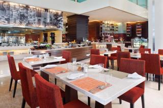 Holiday Inn Mumbai International Airport by IHG - Bombay - 2