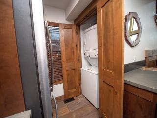 Relax in Luxury - Two Large Patios, Jacuzzi, Indoor Outdoor Fireplace - Estes Park - 4