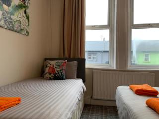 Tropics Beach Hotel - Blackpool - 1