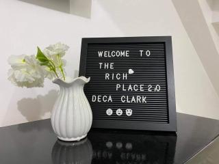 Balcony & 2BR TownHouse - near Clark Airport & Aqua Planet - TRP2 - 2