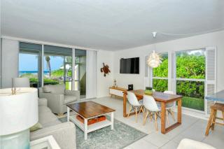 LaPlaya 101A Step out to the beach from your screened lanai Light and bright end unit - Longboat Key - 0