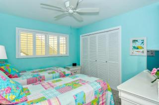 LaPlaya 103A Time to relax Enjoy the peaceful, private beach just a shells throw from your door - Longboat Key - 7
