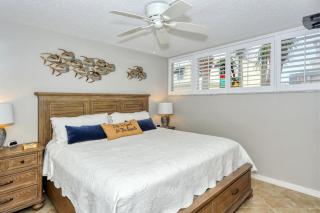 LaPlaya 202E Catch the gentle Gulf breezes on your private balcony beneath the swaying palms - Longboat Key - 3