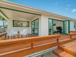 The Sunny Bach - Cooks Beach Holiday Home - Cooks Beach - 5