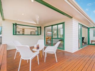 The Sunny Bach - Cooks Beach Holiday Home - Cooks Beach - 3