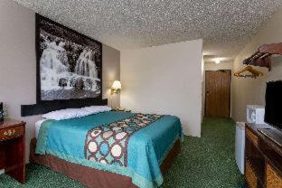 Super 8 by Wyndham Reedsburg - Reedsburg - 8