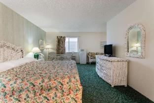 Super 8 by Wyndham Reedsburg - 3
