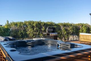 Black Barn Modern: Luxe Martinborough Escape - Martinborough - 8