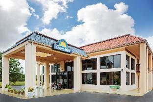 Days Inn by Wyndham Clinton - 4