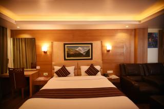 Hotel Middle Path & Spa - Pokhara - 1