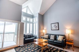 Blue Mountain Slopeside Chalet in Chateau Ridge - 3