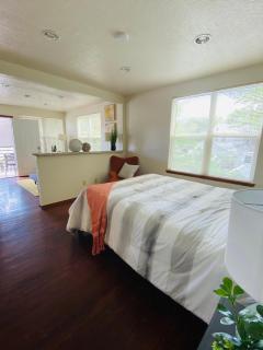 OU-Walk to Campus , Downtown ; Designer Studio - Oklahoma City - 5