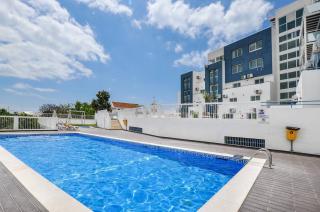 Deluxe apartment in Albufeira old town, 200m walk to beach, pool parking - Albufeira - 0