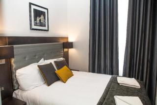 The Tudor Inn Hotel - London - 4