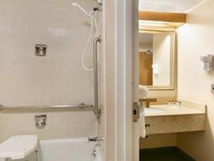 Ramada by Wyndham Raleigh - 6