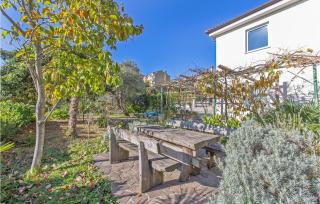 2 Bedroom Awesome Apartment In Lucija - 9