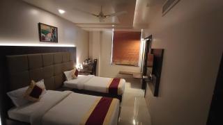 Hotel Ozas Grand - Varanasi - 0