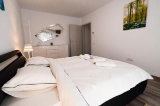 Transylvanian Apt. w/ lrg. terrace and parking - KarpatenHaus - Braşov - 0