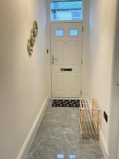 3 Bedroom Whalley Aparthotel - Burnley - 4
