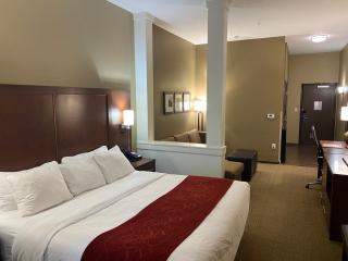 Comfort Suites West Omaha - Omaha - 1