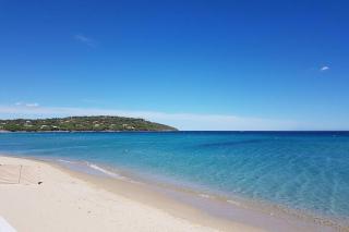2 bedrooms, 15 min walk to beach, AC, pool & fiber internet in a quiet, private gated domain 5kms to St Tropez - 2