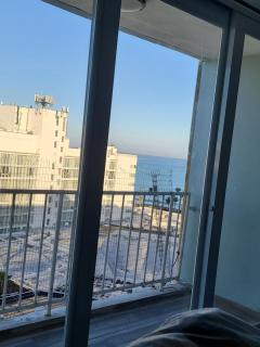 Beautiful remodeled condominiun with an impecable view to the beach and city avenues walk distance to the beach - 6