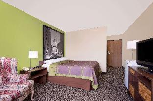 Super 8 by Wyndham Muncie/Ball St. College Area - 9