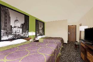 Super 8 by Wyndham Muncie/Ball St. College Area - 4