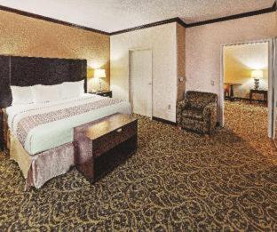 La Quinta Inn & Suites by Wyndham Ft Worth-Burleson - Burleson - 8